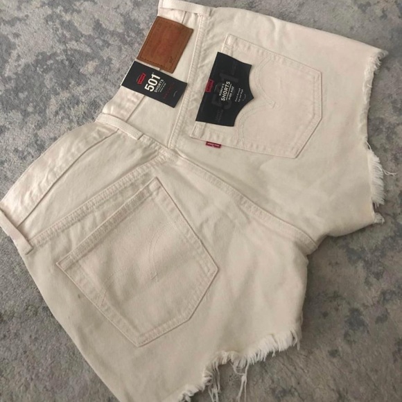 Levis 501 high rise shorts in color cream size 29 - Picture 3 of 5